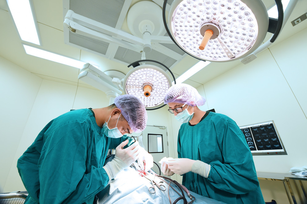 How Cosmetic Surgeons and Plastic Surgeons are Different and Why It’s Important